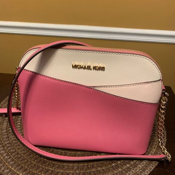 Michael Kors Jet Set Travel Medium Dome Pink White Crossbody EUC - Picture 2 of 8